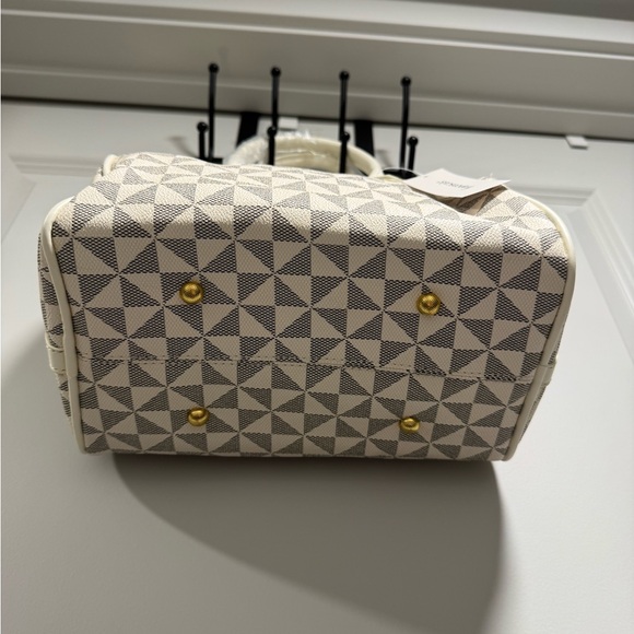 Francesca's Collections Cream and Gray Patterned Satchel - Picture 4 of 9